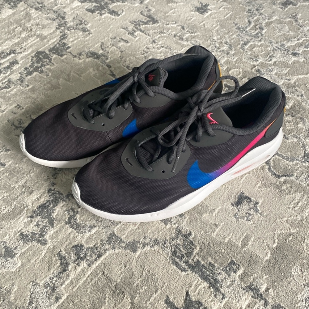 Nike Max Oketo Sneakers